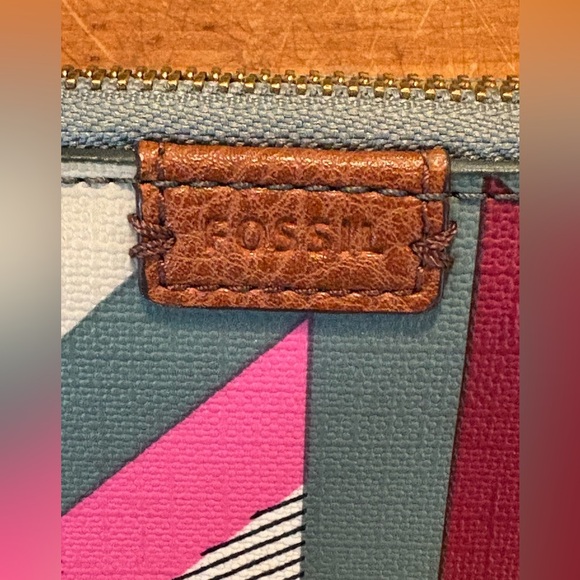 Fossil Multicolor Geometric Wristlet w/ strap - Picture 5 of 13